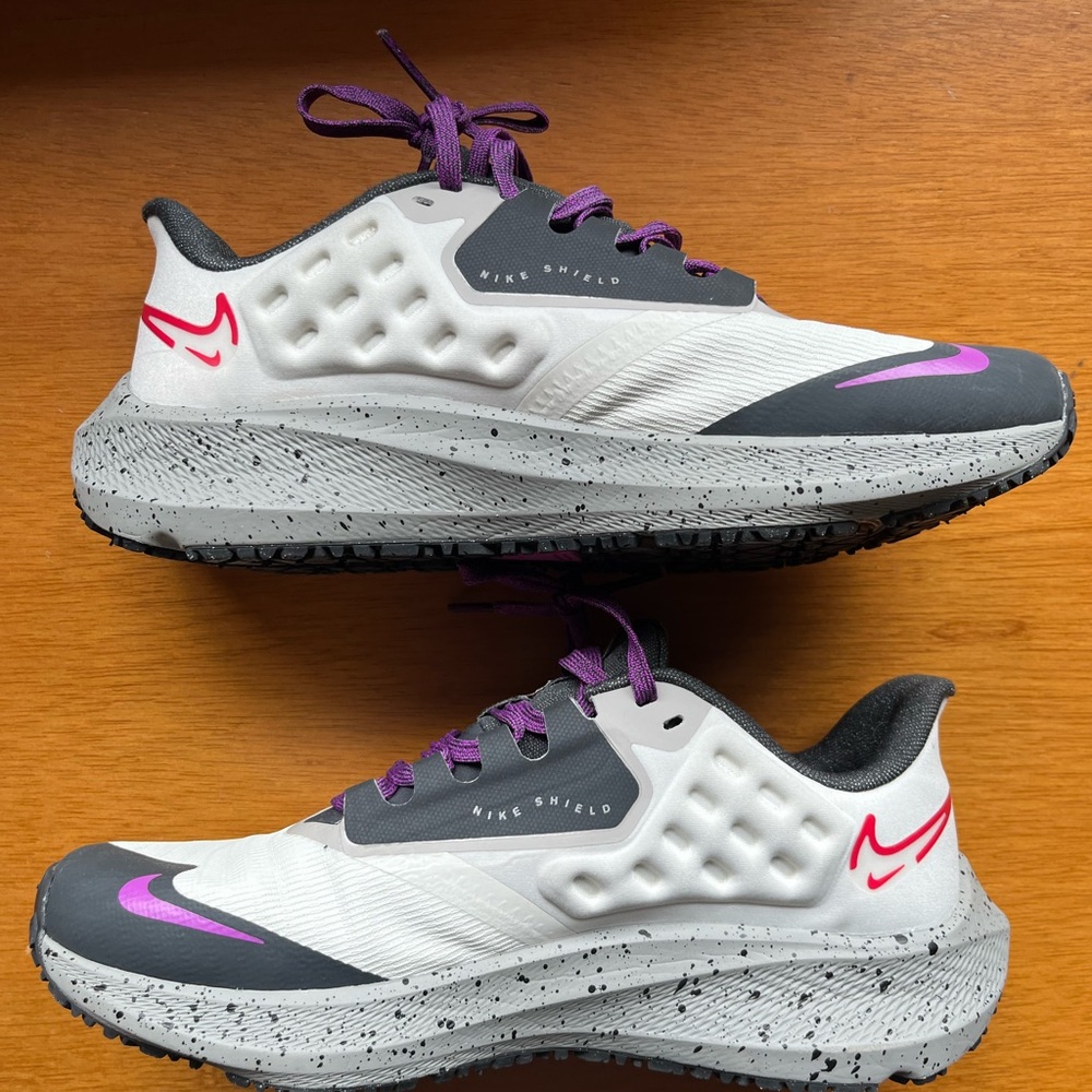 Nike Air Zoom Pegasus 39 Shield Women Shoes Vivid Purple DO7626-003 Size 7 - Picture 2 of 7